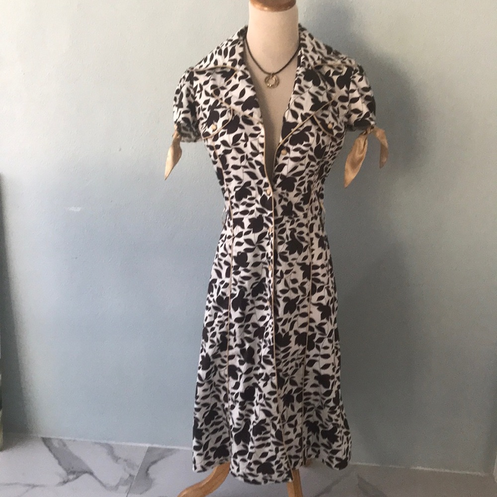 🌸Brown White and Gold shirt dress by snap size 3